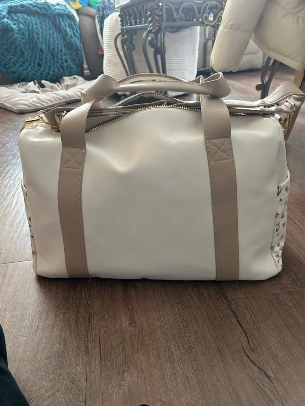 Disney NWT Winnie the Pooh Cream Weekender Bag - Picture 3 of 9
